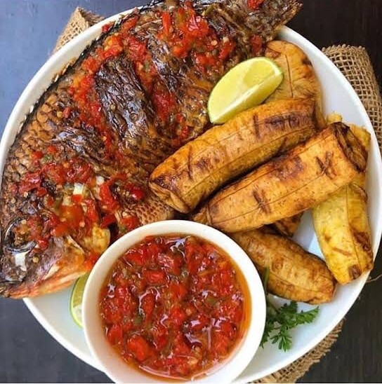 Grilled Fish & Pepper Sauce / Salad